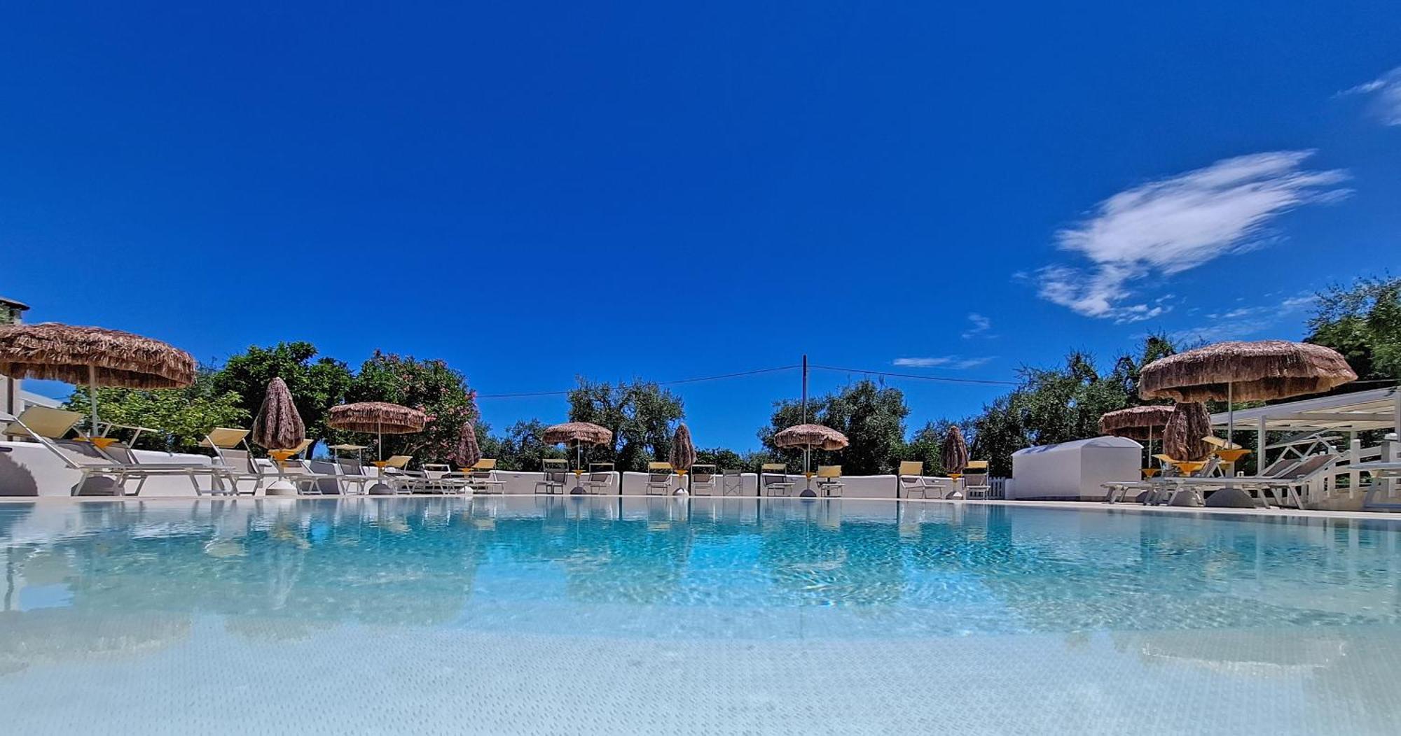 Hotel Residence Torre Del Porto Mattinata Exterior photo