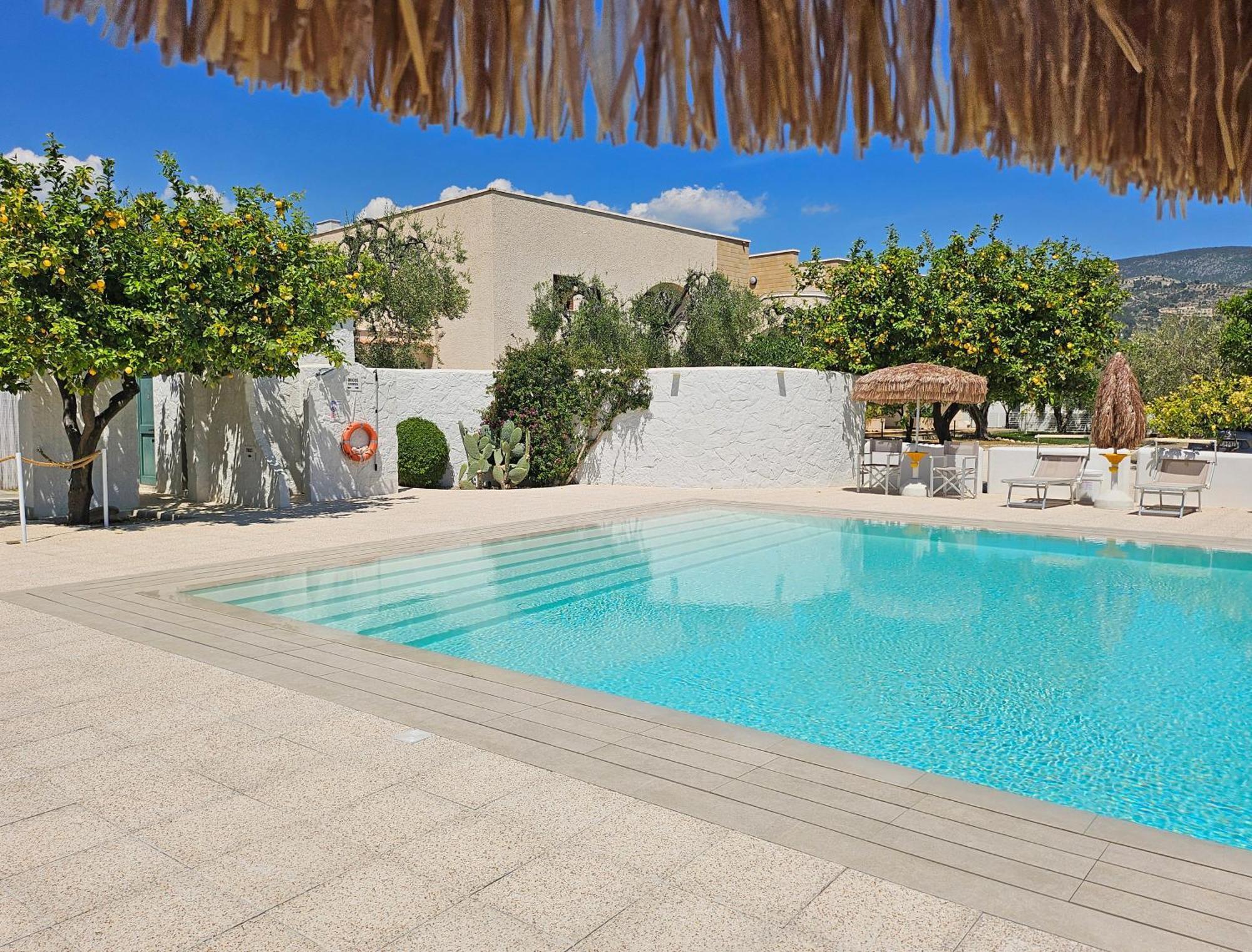 Hotel Residence Torre Del Porto Mattinata Exterior photo